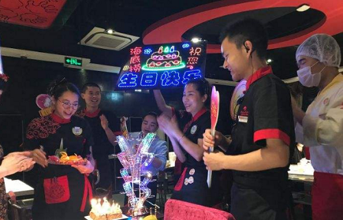 带你去海底捞过生日是什么梗